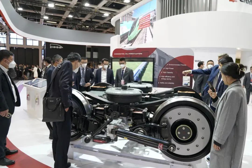中国中车全球首发“弓”系转向架 采用碳纤维柔性构架