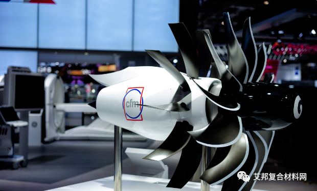 GE携航空发动机复合材料风扇叶片亮相进博会