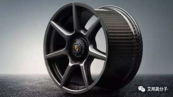 保时捷推出首款碳纤维塑料增强车轮，同比金属减重20%