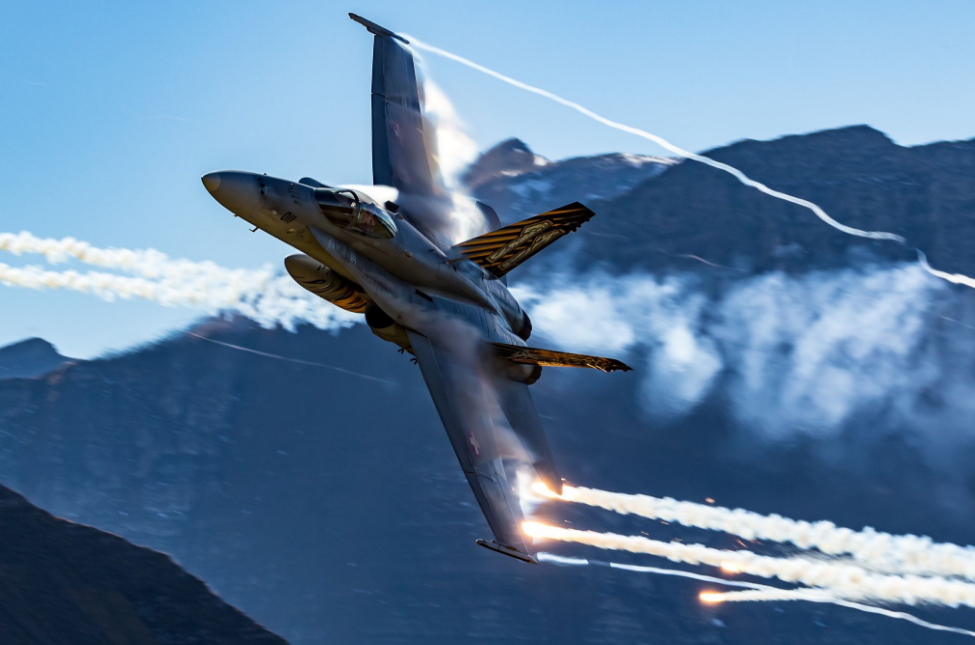 波音公司F/A-18战斗机碳纤维复合材料用量达20%，交付日期公布