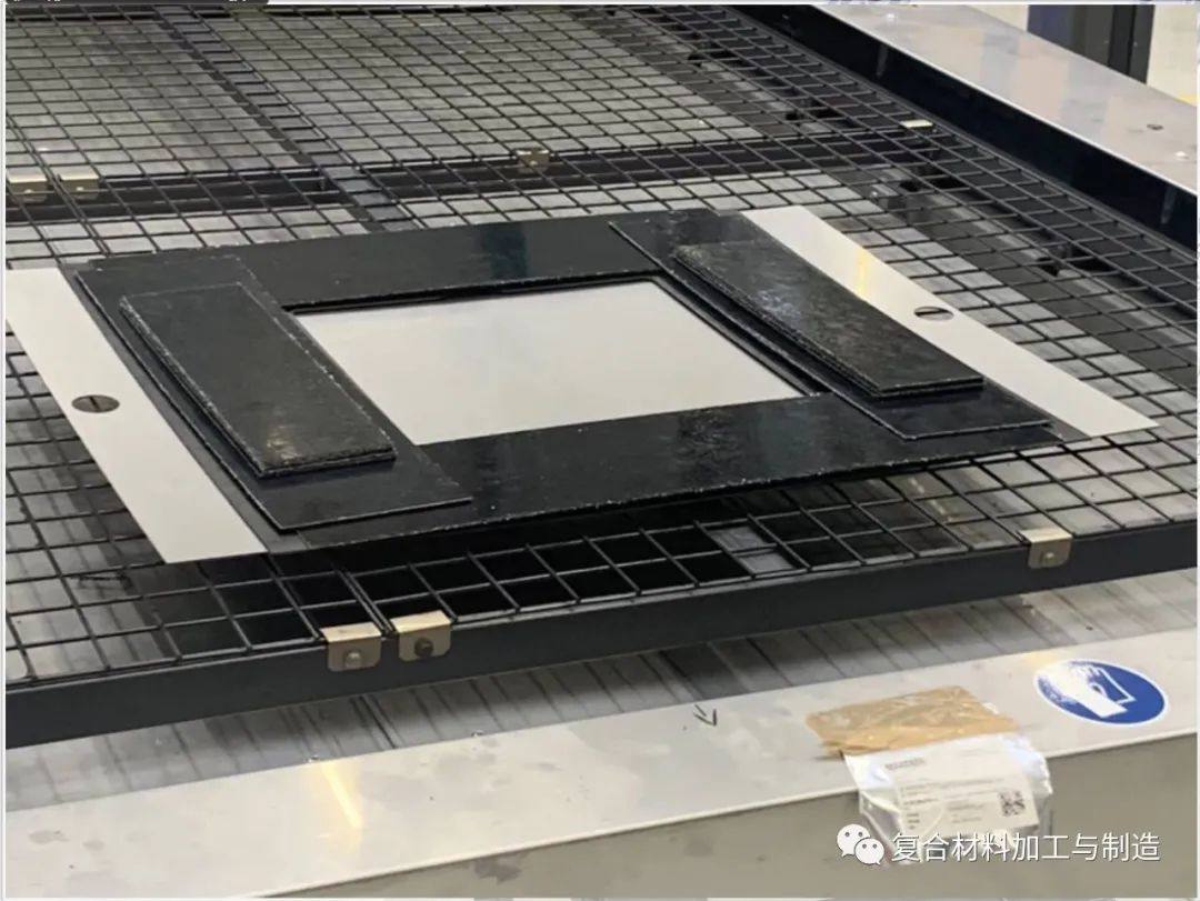 热塑性碳纤维复合材料在轨道交通领域最新应用——高铁设备舱侧壁板
